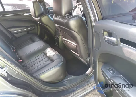 2017 Chrysler 300 300S z USA, uszkodzony, nr VIN 2C3CCAGG8HH637677